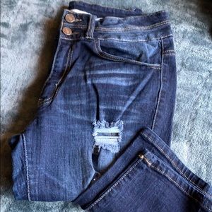 KanCan mid rise destructed skinnies!